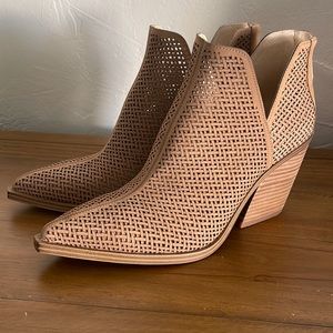 NWB Vince Camuto Booties